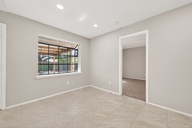 Building Photo - 927 Comstock Springs Dr