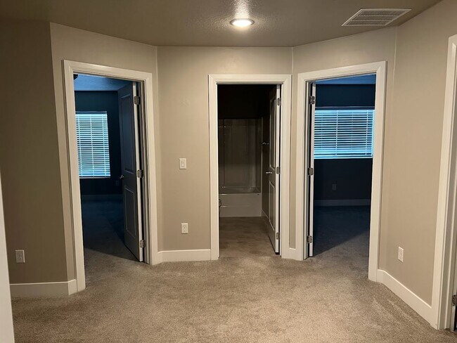 Building Photo - 2086 325 W