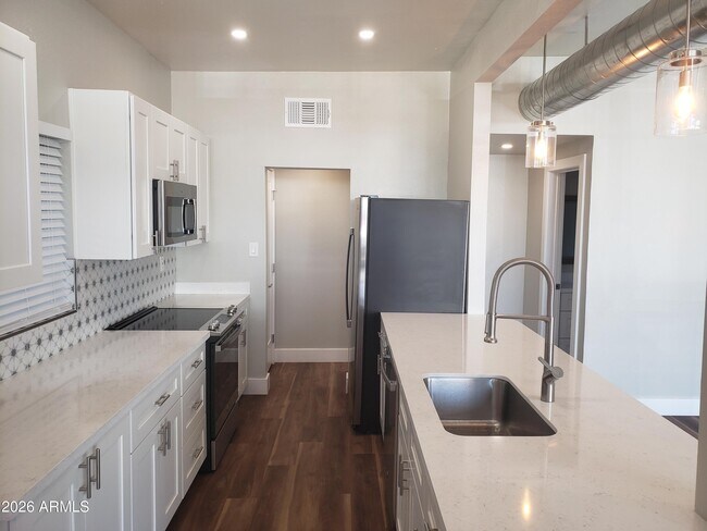 Building Photo - 301 W Medlock Dr