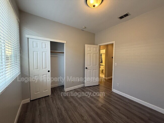 Building Photo - 3108 Tintorera Way