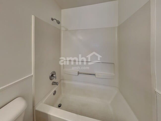 Building Photo - 1906 Landings Ct