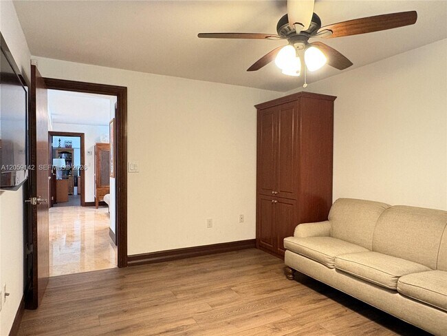 Building Photo - 6610 SW 104th Ct