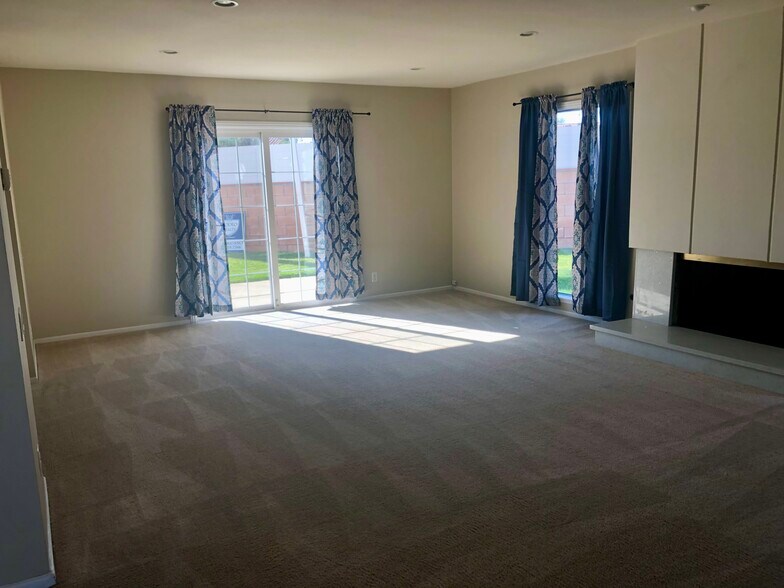 Building Photo - 10661 Coraline Pl