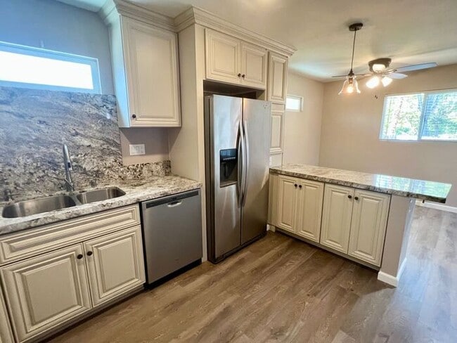 Building Photo - Cozy 1-Bedroom Duplex in La Mesa – Fully R...