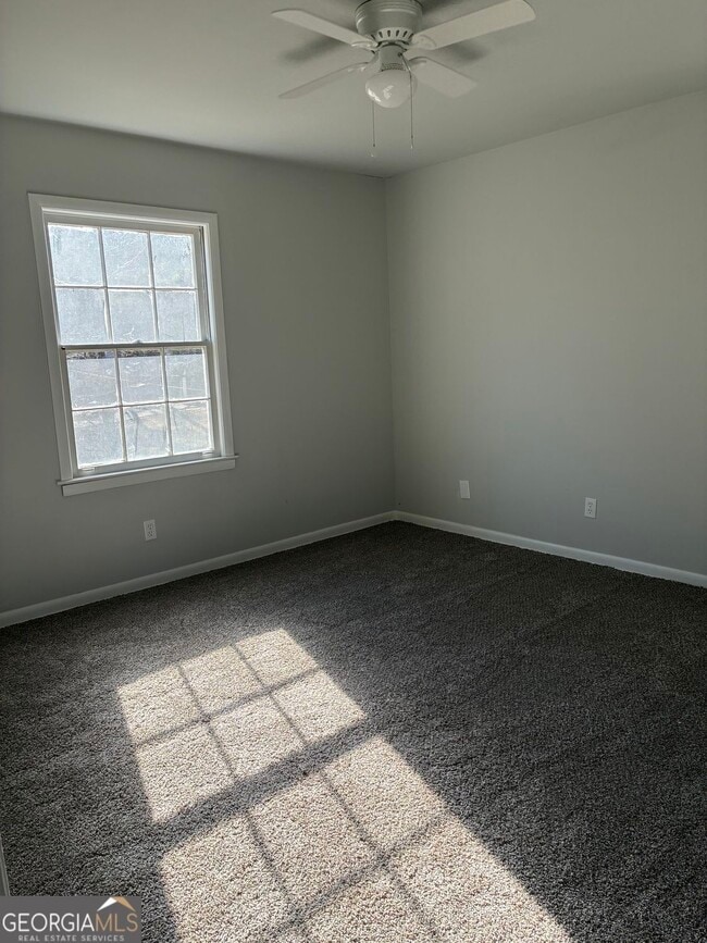 Building Photo - 3992 Maplewood Dr