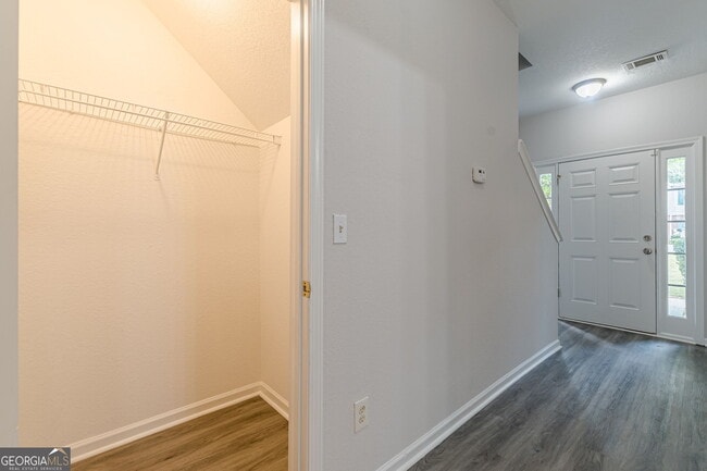 Building Photo - 274 Brookview Dr