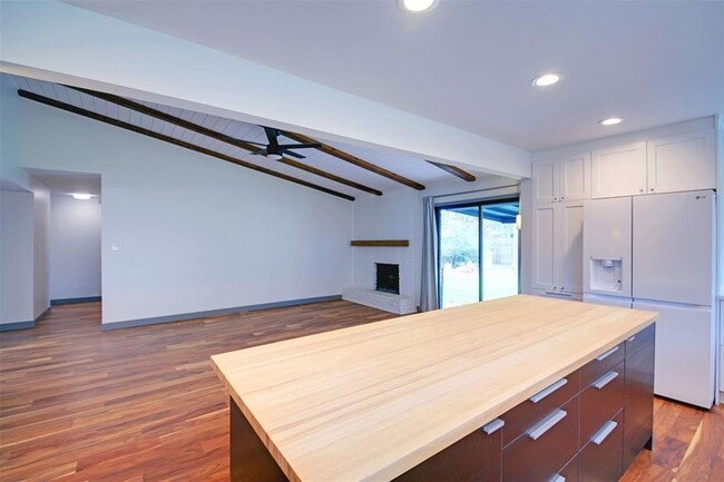 Building Photo - 11813 Highland Oaks Trail