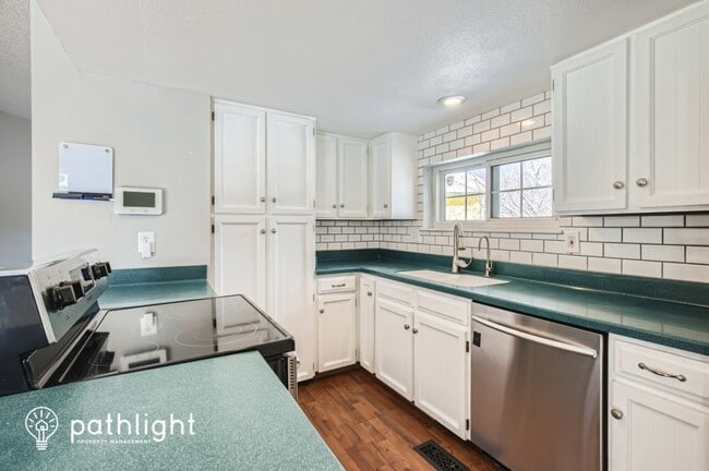 Building Photo - 8575 Dover Ct
