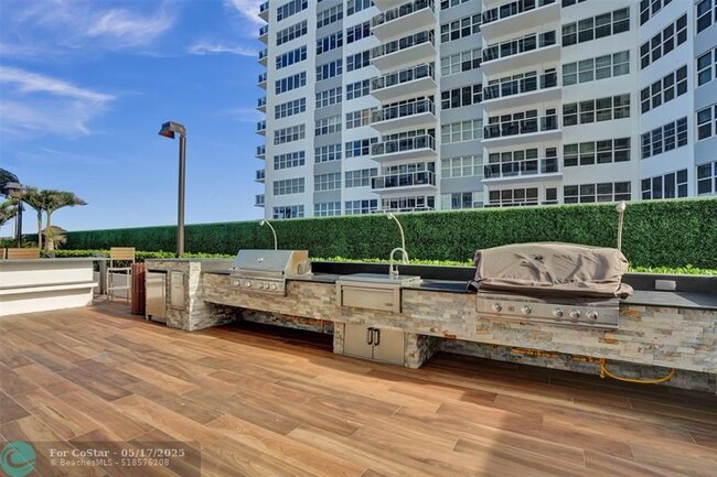 Building Photo - 3750 Galt Ocean Dr