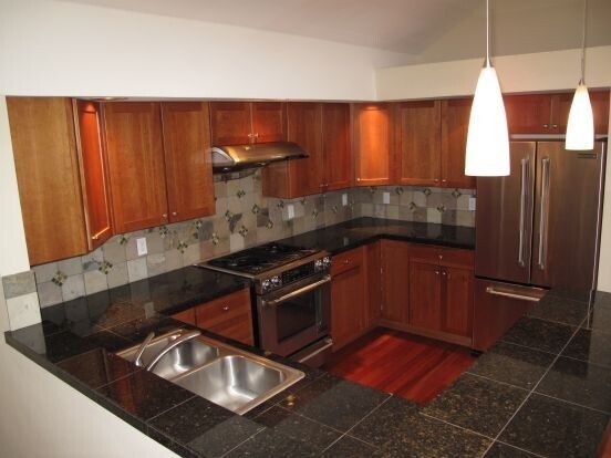 Building Photo - Gorgeous 3 bed/3.5 bath Queen Anne Townhouse!