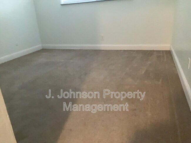 Building Photo - 136 Blue Ridge Dr