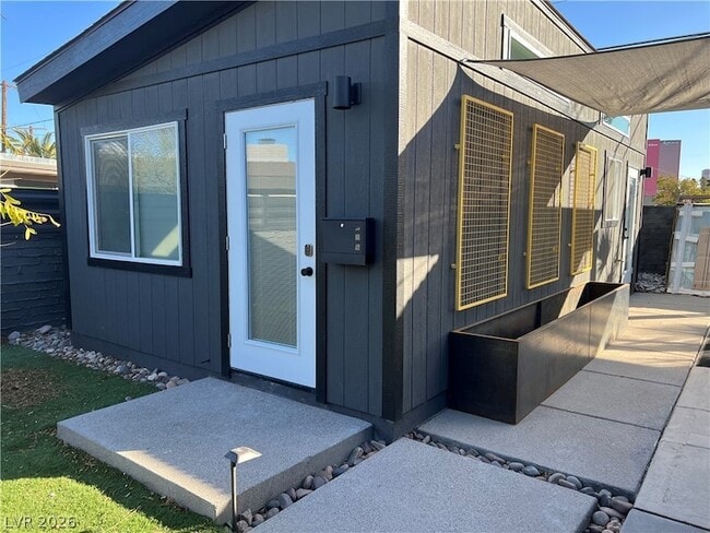 Building Photo - 2105 Bonnie Brae Ave