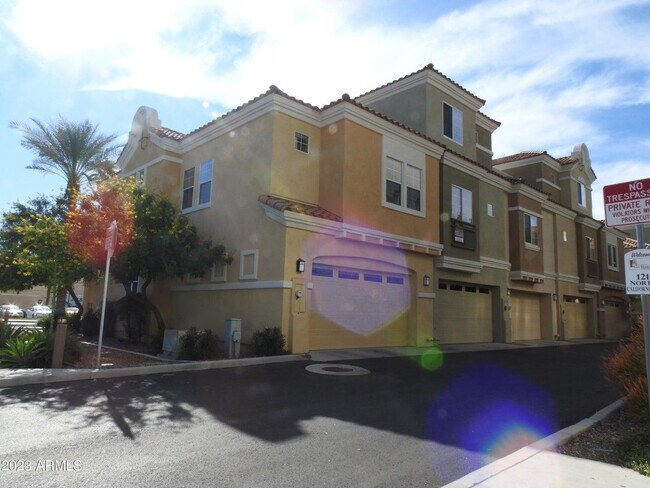 Building Photo - 121 N California St