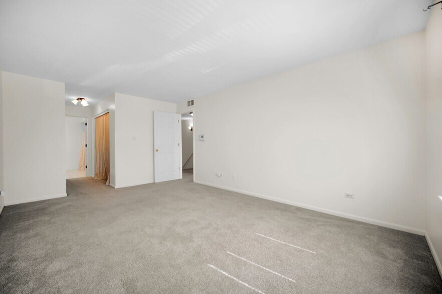 Building Photo - 4934 S Cornell Ave