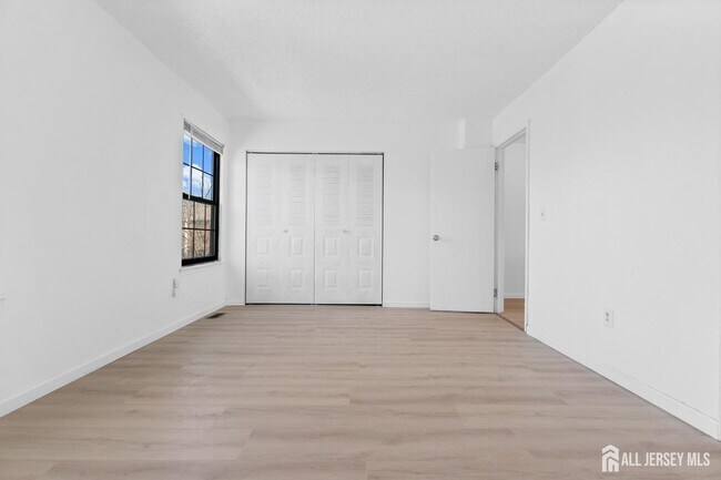 Building Photo - 467 Andover Pl
