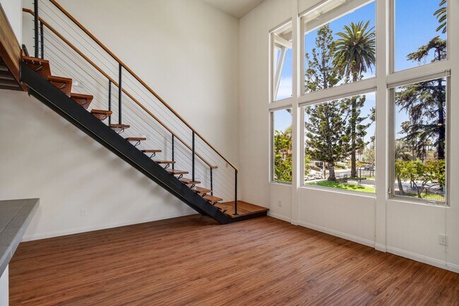 Building Photo - Trendy Live Work Loft Kensington Park Plaza