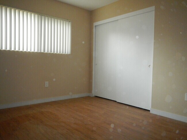 Building Photo - 130 Delano St