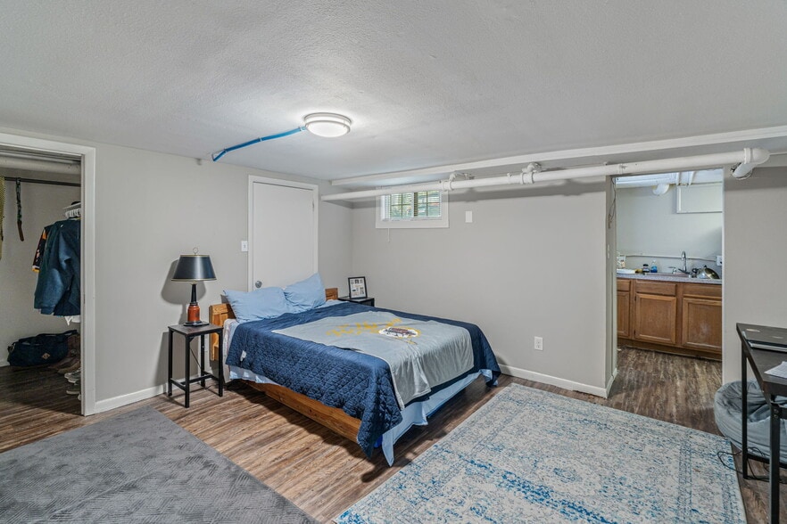 Building Photo - 1606 Laurel Ave