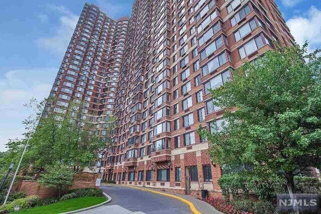 Primary Photo - 100 Old Palisade Rd