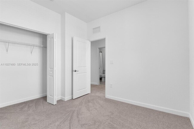 Building Photo - 2665 SE 28th St