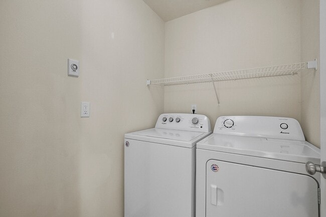 Building Photo - Lake Stevens~Amber Skyline