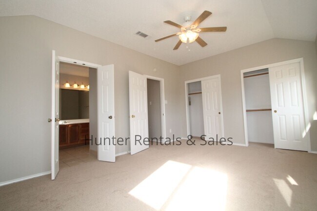 Building Photo - Exceptional!