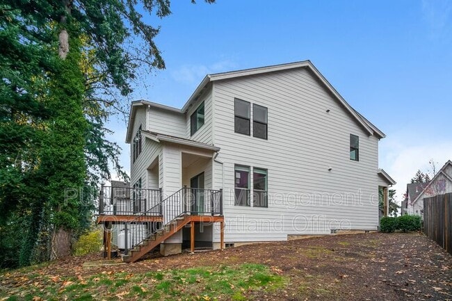 Building Photo - 995 SE Olive Way