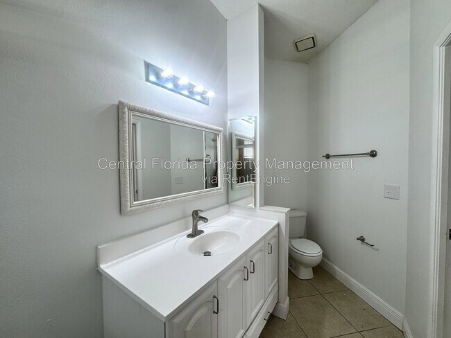 Building Photo - 8120 Lesia Cir