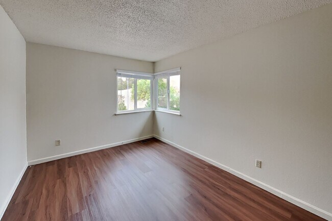 Building Photo - 1091 Discovery Way