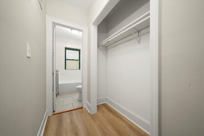 Building Photo - 2633 1/2 N Spaulding Ave