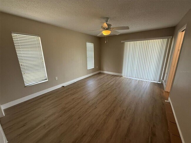 Building Photo - 3111 Riverside Dr