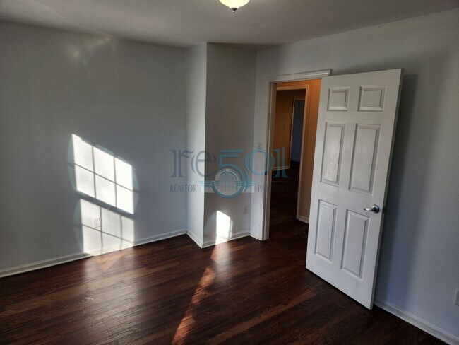 Building Photo - Great Family Home!  4BR 2 BA