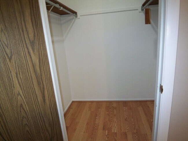 Building Photo - 1546 Williamsburg Dr