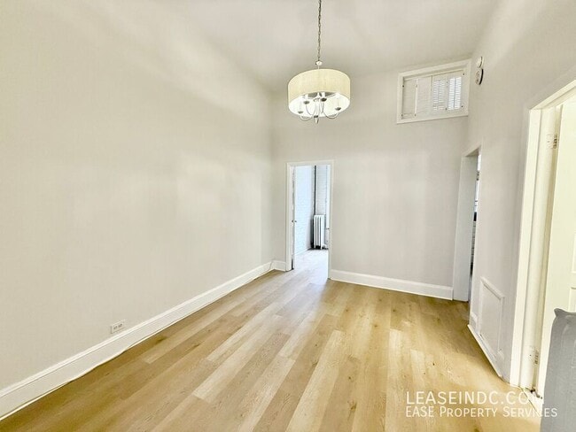 Building Photo - 1507 Vermont Ave NW