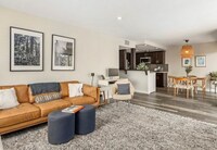 Building Photo - 2135 E 4th St