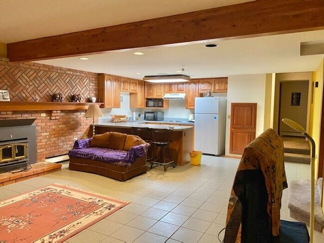 Primary Photo - Spacious & Beautiful 1 Bedroom, 1 Bath Bas...