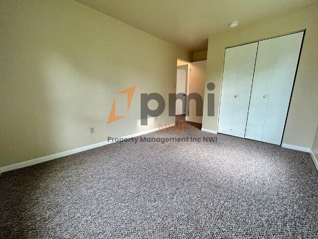 Building Photo - 1302 2nd St
