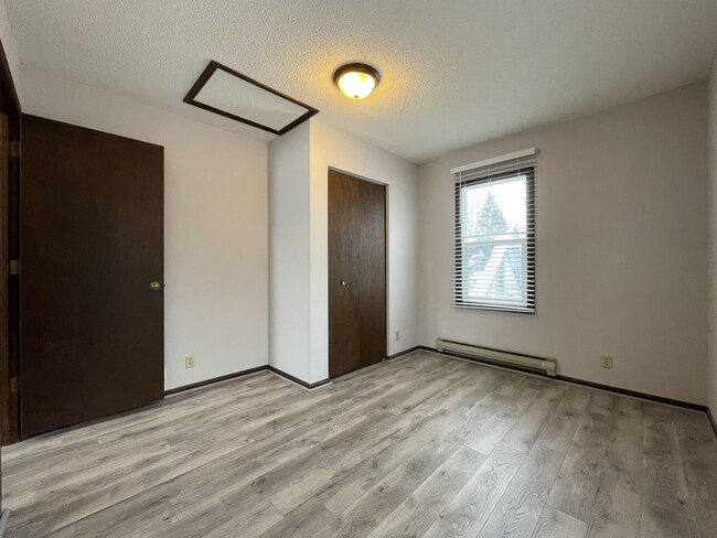 Building Photo - 4032 23rd Ave S