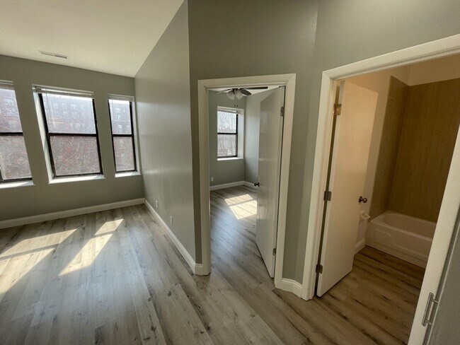 Building Photo - GORGEOUS 2/1 -  RENOVATED! Stainless, Granite, In Unit W/D