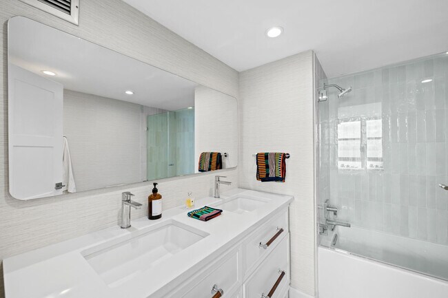 Building Photo - 2841 N Ocean Blvd