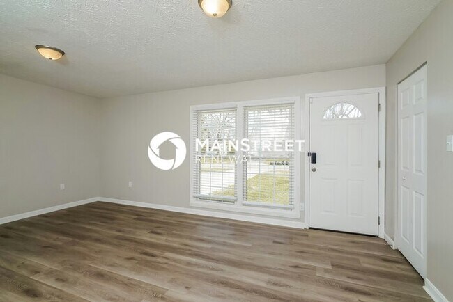 Building Photo - 3 Bedroom Pet-Friendly Home in LOUISVILLE,...