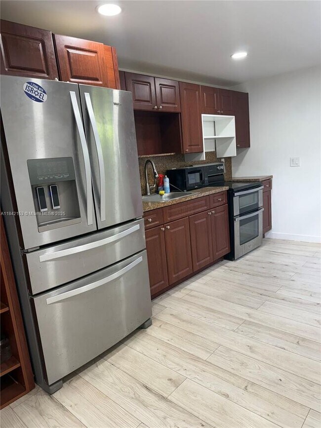 Building Photo - 8101 SW 94th Ct