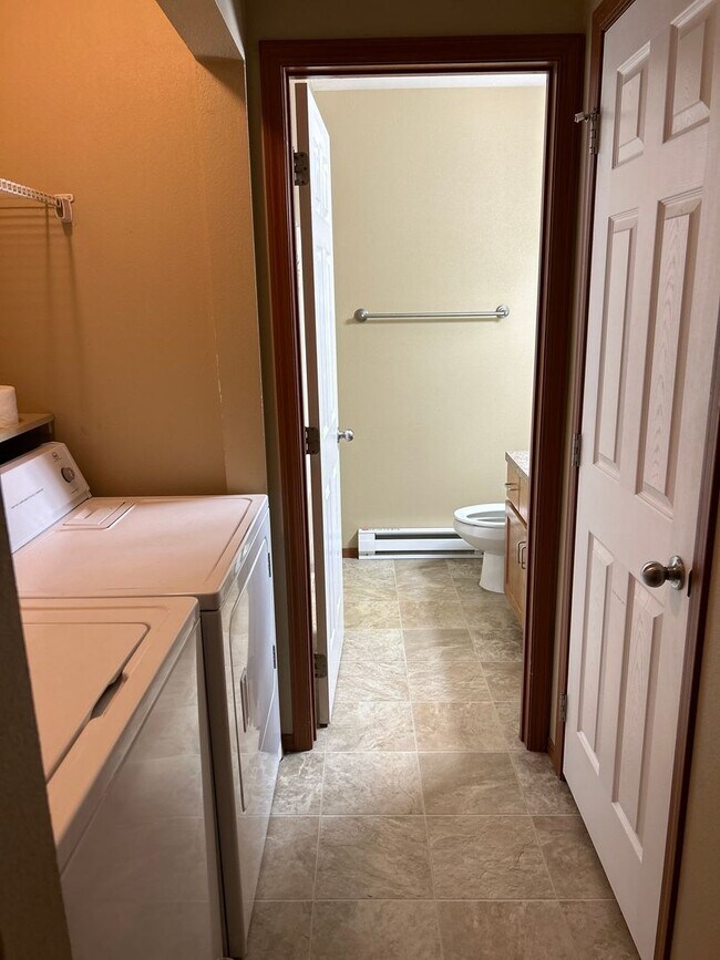 Building Photo - Townhouse for Rent in North Spokane