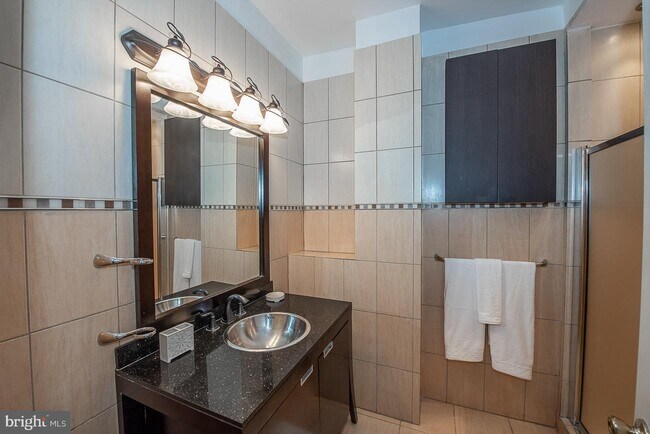 Building Photo - 2025 Parrish St