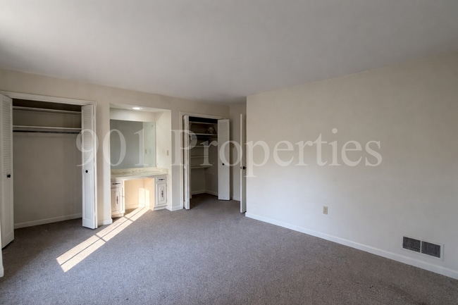 Building Photo - 7094 Corsica Dr