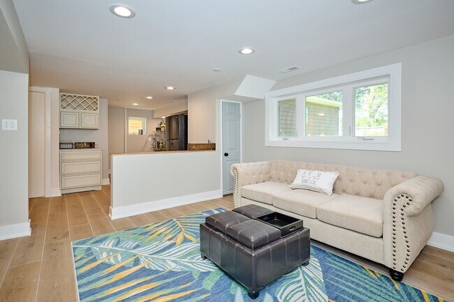 Building Photo - 1226 Longmeadow Dr