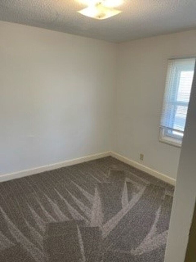 Building Photo - 6050 Wentworth Ave S