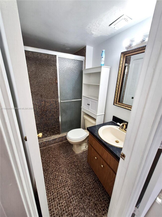 Building Photo - 1351 NE Miami Gardens Dr