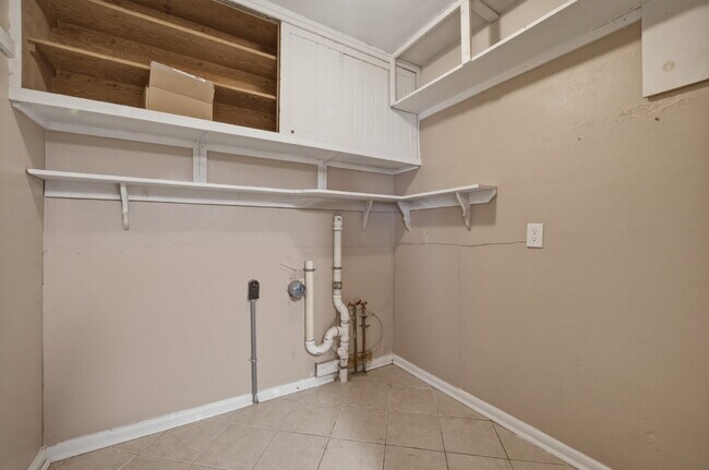 Building Photo - 3 BED, 1 BATH HOUSE FOR RENT IN CHESAPEAKE VA!