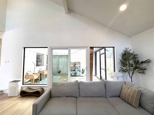 Building Photo - 13914 Swiss Hill Dr